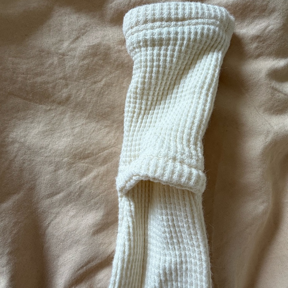 Cream Ruffled Baby 2-way zip - Picture 5 of 5